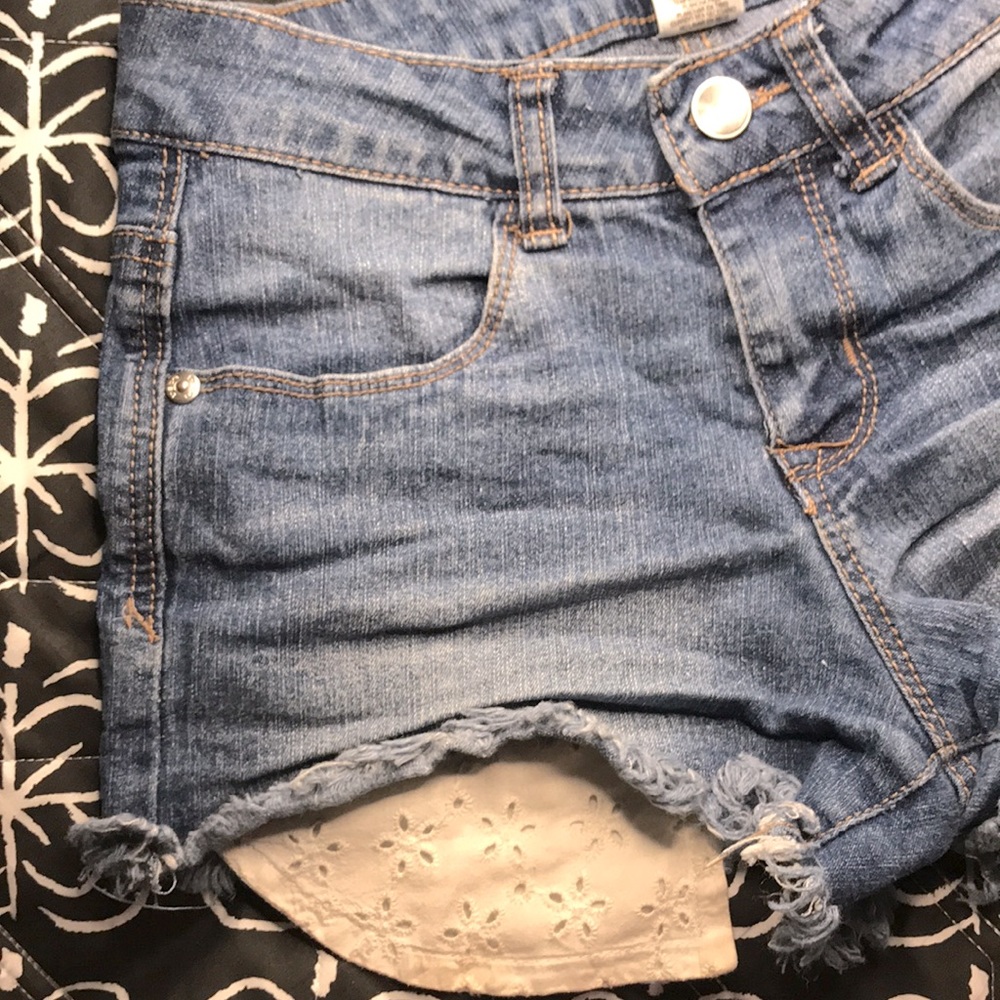 Bebe Girls Sz 10 Embroidered Shorts - Picture 4 of 7
